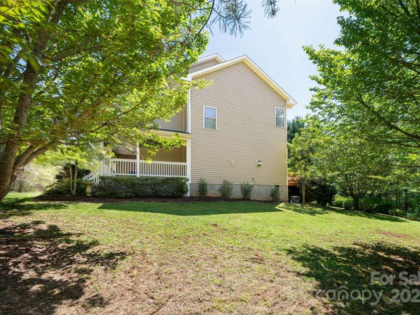 18 Arbor Meadow Lane, Asheville, NC 28805.  MLS# CAR4245788, YatesRealty ID 16725. 