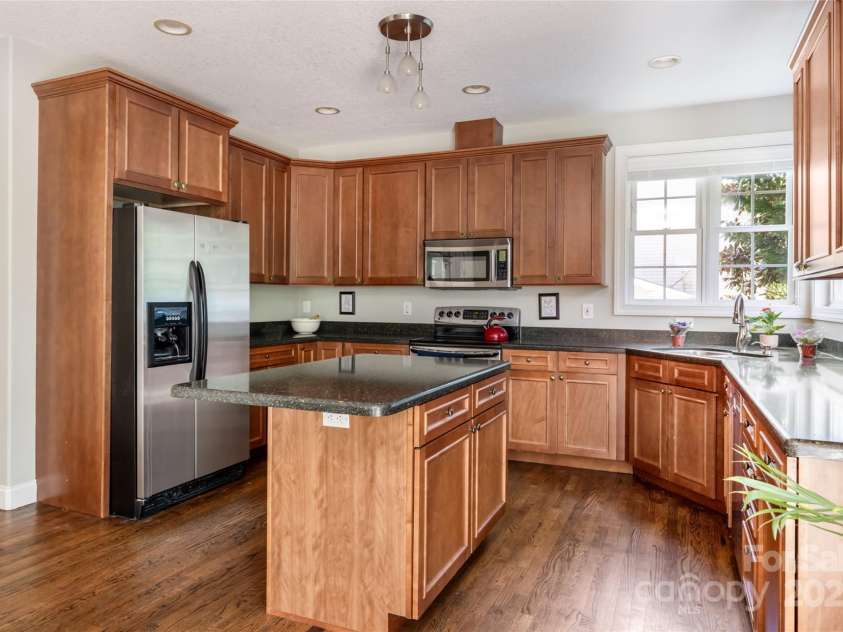 18 Arbor Meadow Lane, Asheville, NC 28805.  MLS# CAR4245788, YatesRealty ID 16725. 