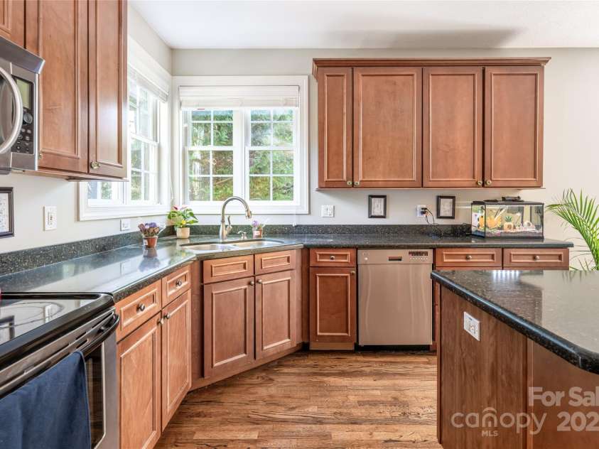 18 Arbor Meadow Lane, Asheville, NC 28805.  MLS# CAR4245788, YatesRealty ID 16725. 