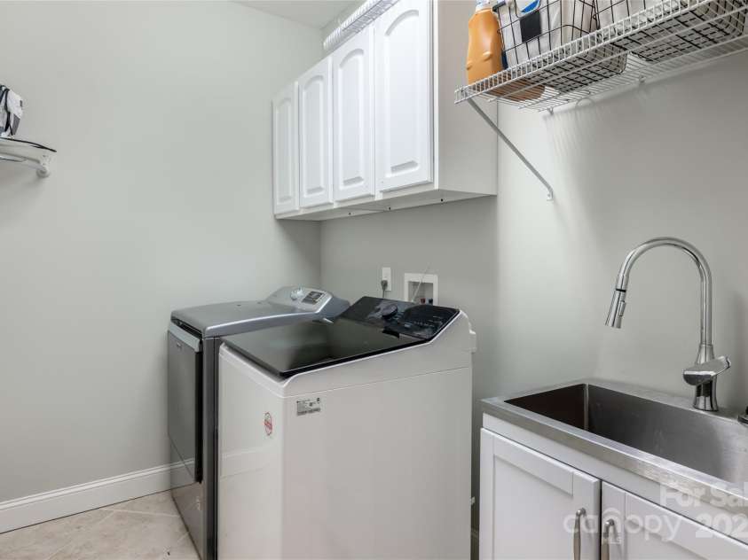 18 Arbor Meadow Lane, Asheville, NC 28805.  MLS# CAR4245788, YatesRealty ID 16725. 