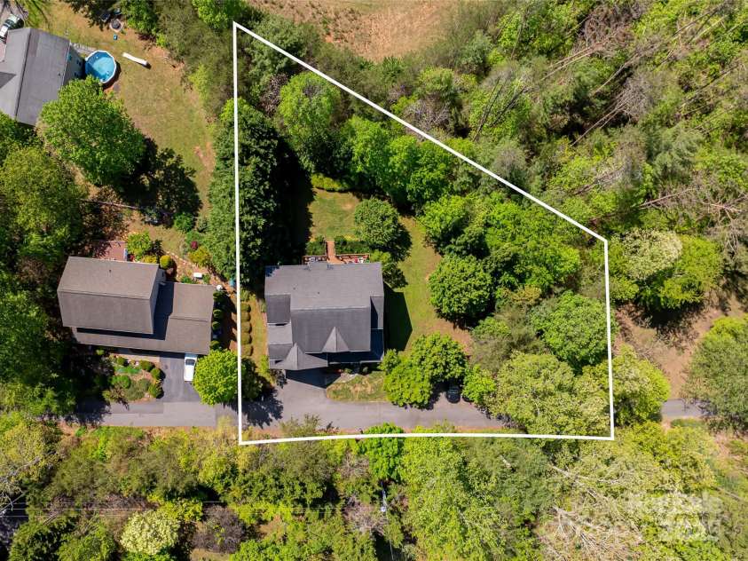 18 Arbor Meadow Lane, Asheville, NC 28805.  MLS# CAR4245788, YatesRealty ID 16725. 