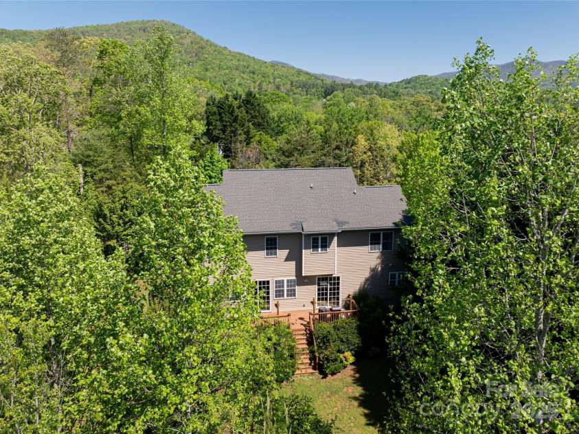 18 Arbor Meadow Lane, Asheville, NC 28805.  MLS# CAR4245788, YatesRealty ID 16725. 