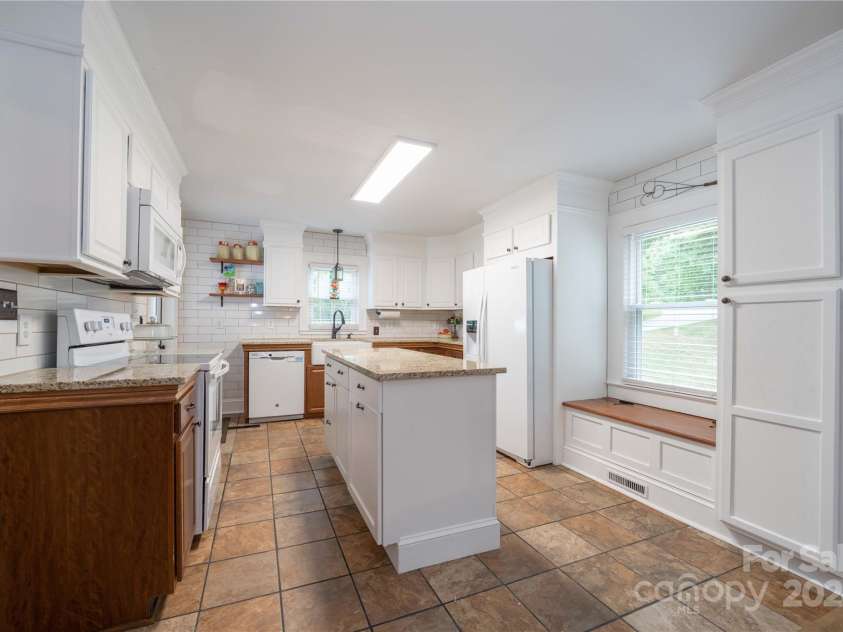 416 Main Street, Mooresboro, NC 28114.  MLS# CAR4193409, YatesRealty ID 16726. Kitchen