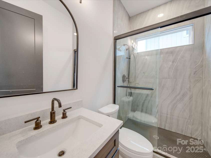 2039 Renner Street, Charlotte, NC 28216.  MLS# CAR4217607, YatesRealty ID 1673. 1st floor full bath