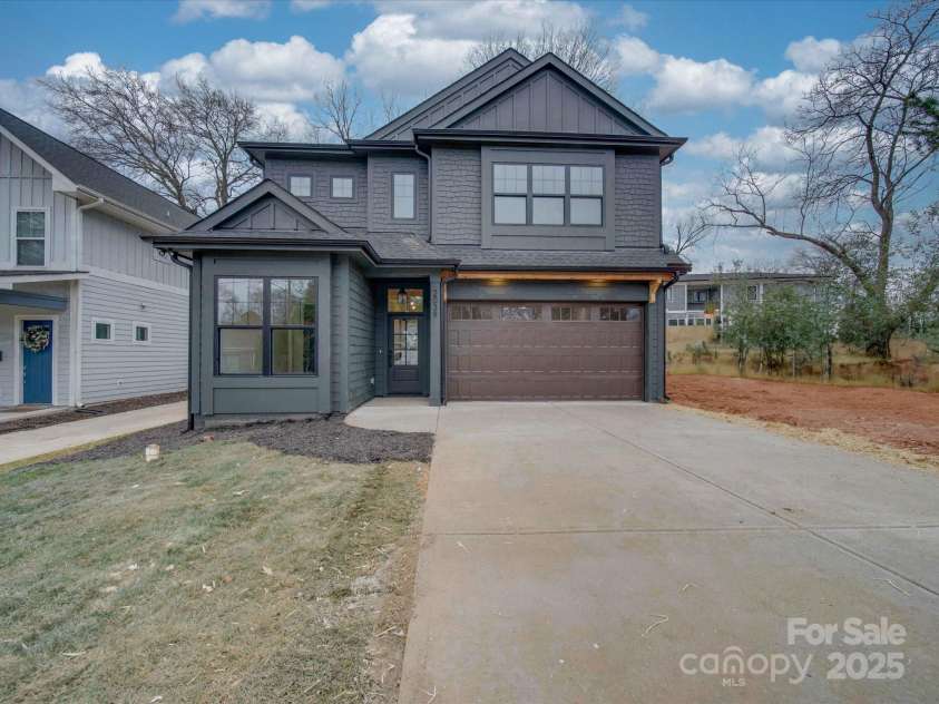 2039 Renner Street, Charlotte, NC 28216.  MLS# CAR4217607, YatesRealty ID 1673. 