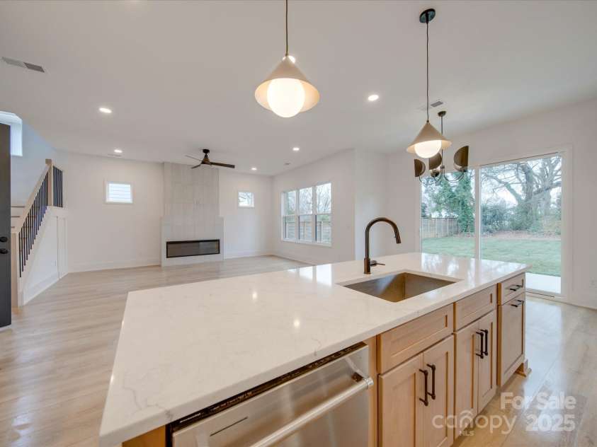 2039 Renner Street, Charlotte, NC 28216.  MLS# CAR4217607, YatesRealty ID 1673. 