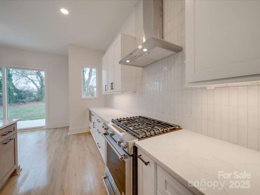 2039 Renner Street, Charlotte, NC 28216.  MLS# CAR4217607, YatesRealty ID 1673. 