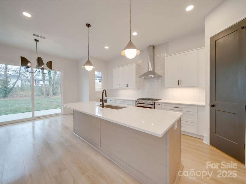 2039 Renner Street, Charlotte, NC 28216.  MLS# CAR4217607, YatesRealty ID 1673. 