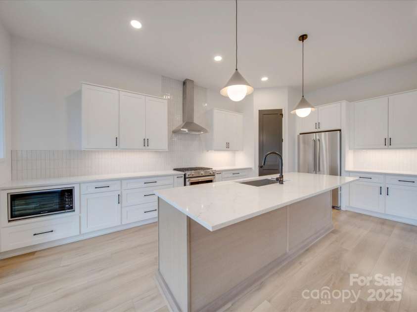 2039 Renner Street, Charlotte, NC 28216.  MLS# CAR4217607, YatesRealty ID 1673. 