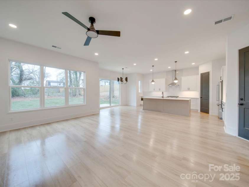 2039 Renner Street, Charlotte, NC 28216.  MLS# CAR4217607, YatesRealty ID 1673. 