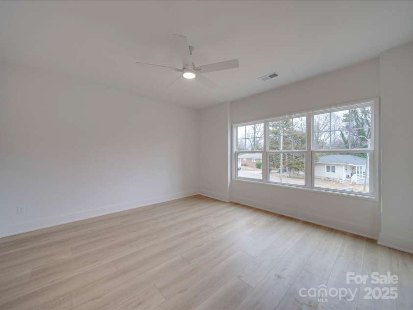 2039 Renner Street, Charlotte, NC 28216.  MLS# CAR4217607, YatesRealty ID 1673. 