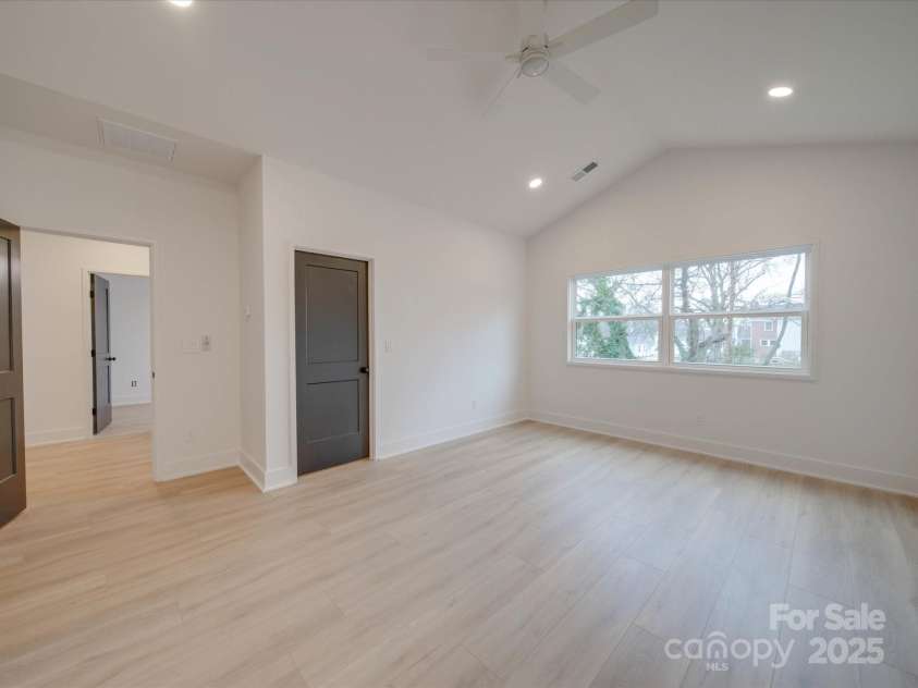 2039 Renner Street, Charlotte, NC 28216.  MLS# CAR4217607, YatesRealty ID 1673. 