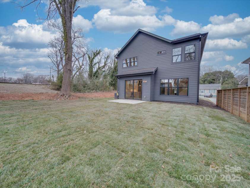 2039 Renner Street, Charlotte, NC 28216.  MLS# CAR4217607, YatesRealty ID 1673. 