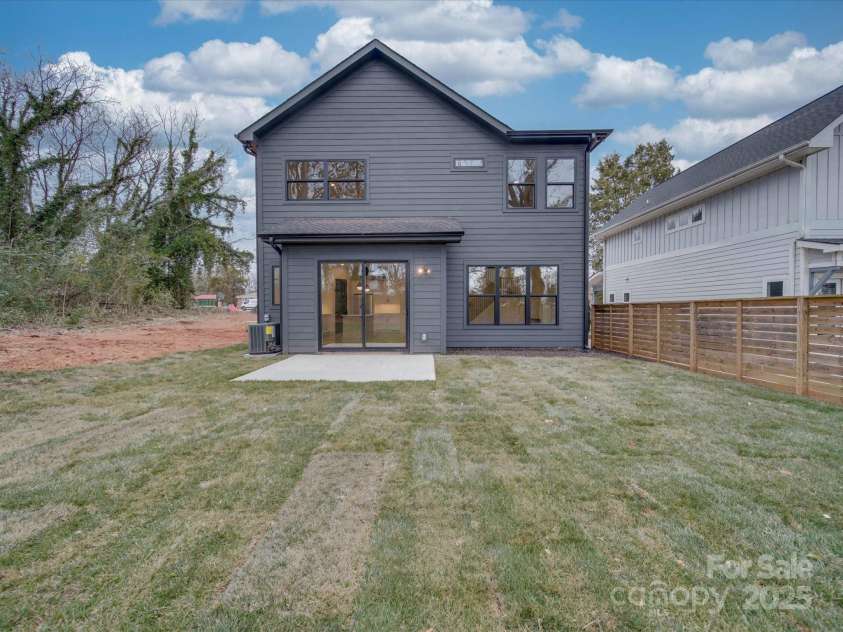 2039 Renner Street, Charlotte, NC 28216.  MLS# CAR4217607, YatesRealty ID 1673. 