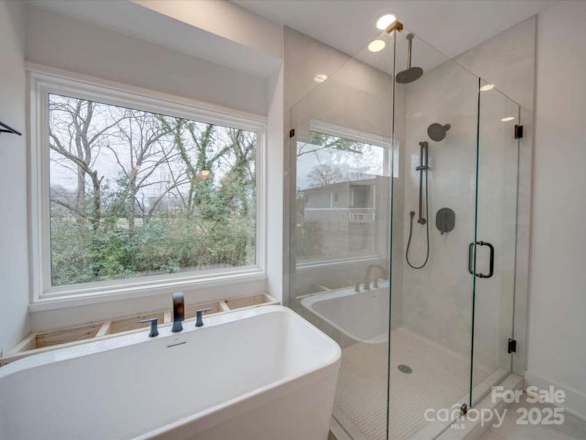 2039 Renner Street, Charlotte, NC 28216.  MLS# CAR4217607, YatesRealty ID 1673. Ensuite bath