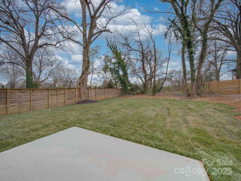 2039 Renner Street, Charlotte, NC 28216.  MLS# CAR4217607, YatesRealty ID 1673. Patio