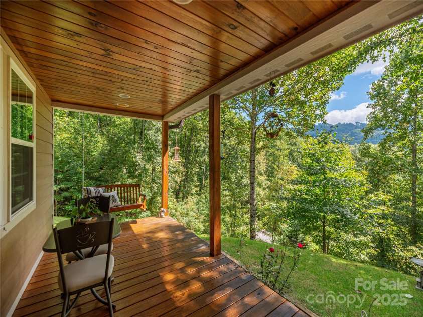 27 Little Roundtop Road, Clyde, NC 28721.  MLS# CAR4304468, YatesRealty ID 1673. 