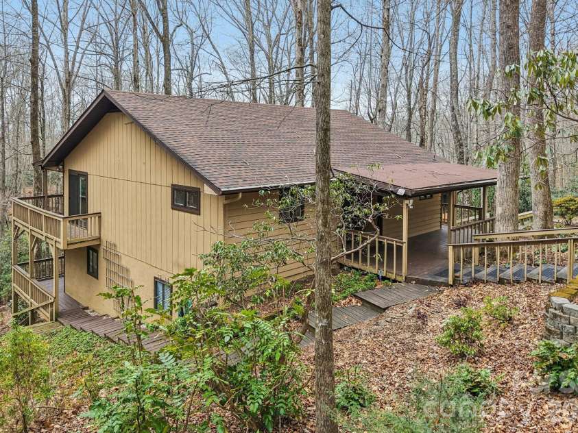 71 Setsi Lane, Brevard, NC 28712.  MLS# CAR4345276, YatesRealty ID 1673. 