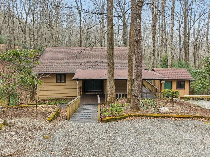 71 Setsi Lane, Brevard, NC 28712.  MLS# CAR4345276, YatesRealty ID 1673. 