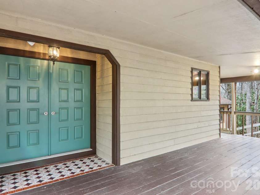 71 Setsi Lane, Brevard, NC 28712.  MLS# CAR4345276, YatesRealty ID 1673. 