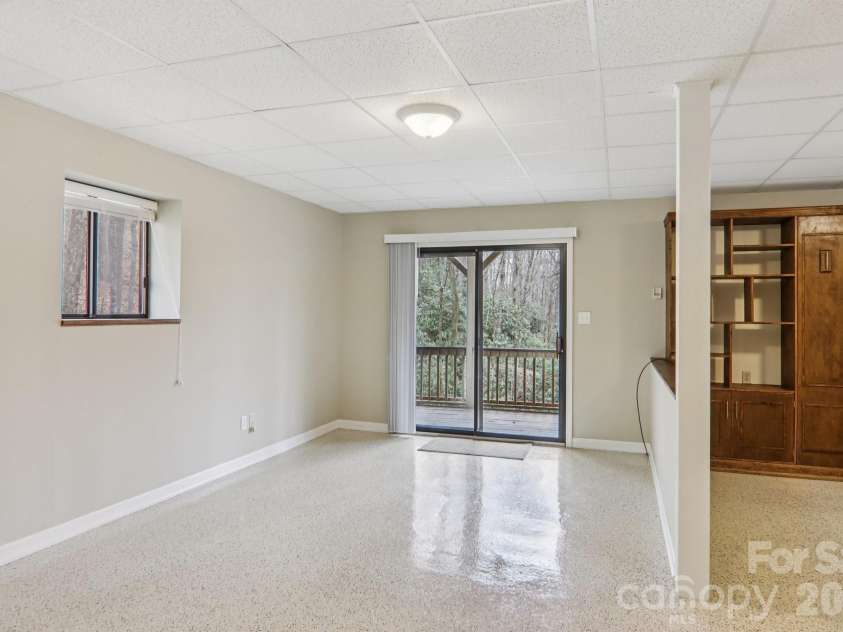 71 Setsi Lane, Brevard, NC 28712.  MLS# CAR4345276, YatesRealty ID 1673. 