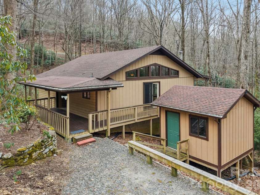 71 Setsi Lane, Brevard, NC 28712.  MLS# CAR4345276, YatesRealty ID 1673. 