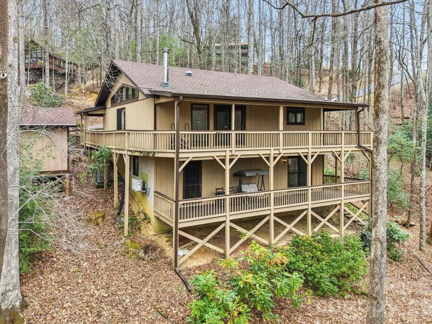 71 Setsi Lane, Brevard, NC 28712.  MLS# CAR4345276, YatesRealty ID 1673. 