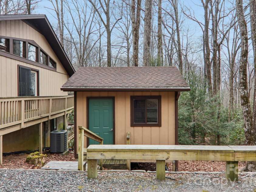 71 Setsi Lane, Brevard, NC 28712.  MLS# CAR4345276, YatesRealty ID 1673. 