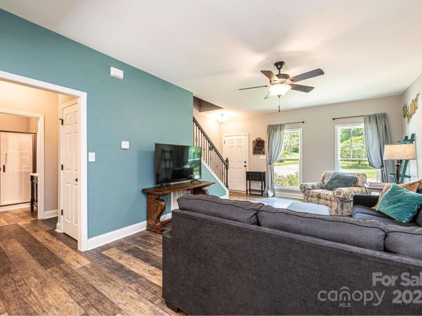 2045 13th Street, Hickory, NC 28601.  MLS# CAR4264324, YatesRealty ID 16731. 