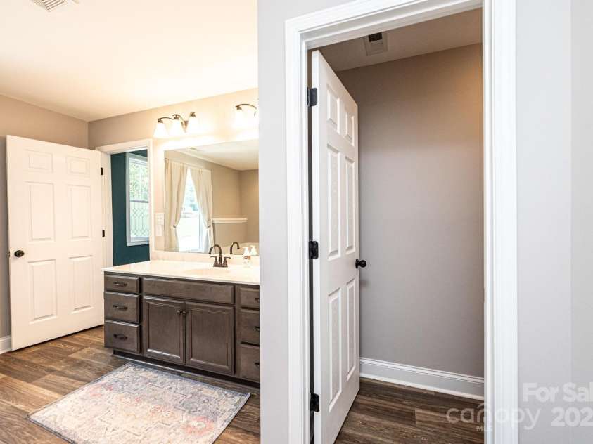 2045 13th Street, Hickory, NC 28601.  MLS# CAR4264324, YatesRealty ID 16731. 