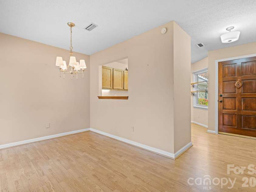 247 5th Avenue, Hickory, NC 28601.  MLS# CAR4361558, YatesRealty ID 16732. 