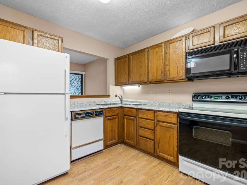 247 5th Avenue, Hickory, NC 28601.  MLS# CAR4361558, YatesRealty ID 16732. 
