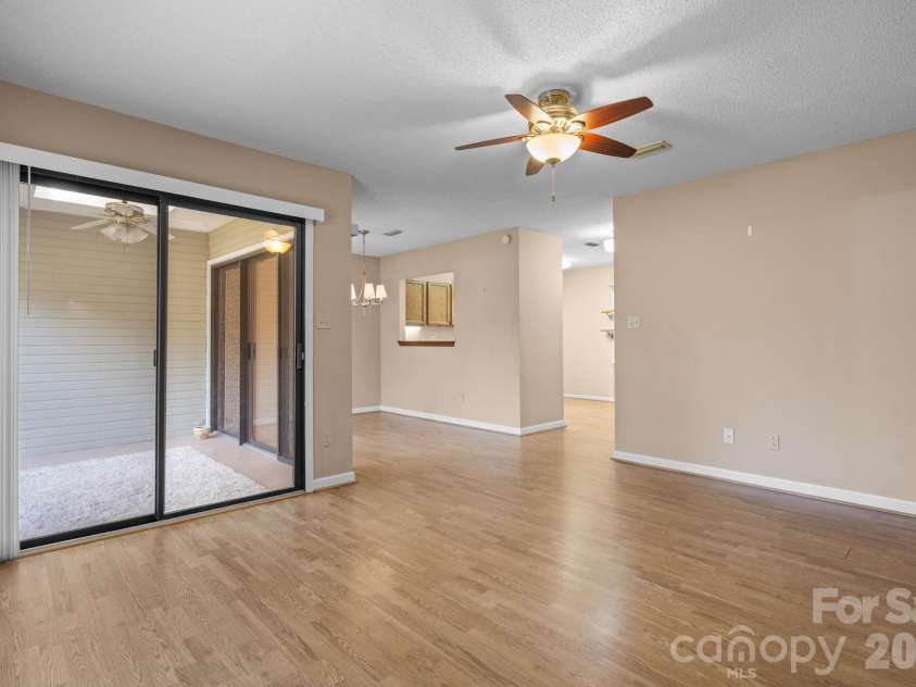 247 5th Avenue, Hickory, NC 28601.  MLS# CAR4361558, YatesRealty ID 16732. 