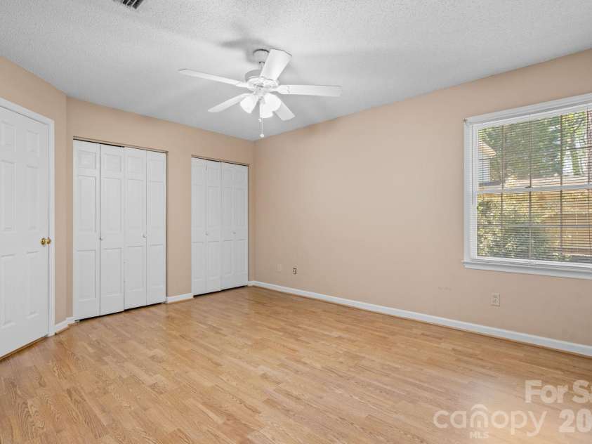 247 5th Avenue, Hickory, NC 28601.  MLS# CAR4361558, YatesRealty ID 16732. 