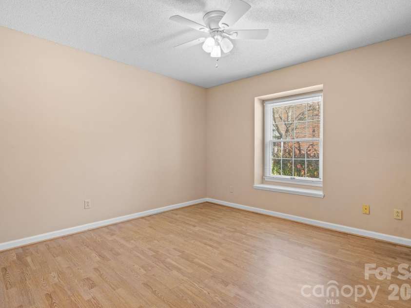 247 5th Avenue, Hickory, NC 28601.  MLS# CAR4361558, YatesRealty ID 16732. 