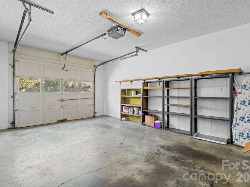 247 5th Avenue, Hickory, NC 28601.  MLS# CAR4361558, YatesRealty ID 16732. 