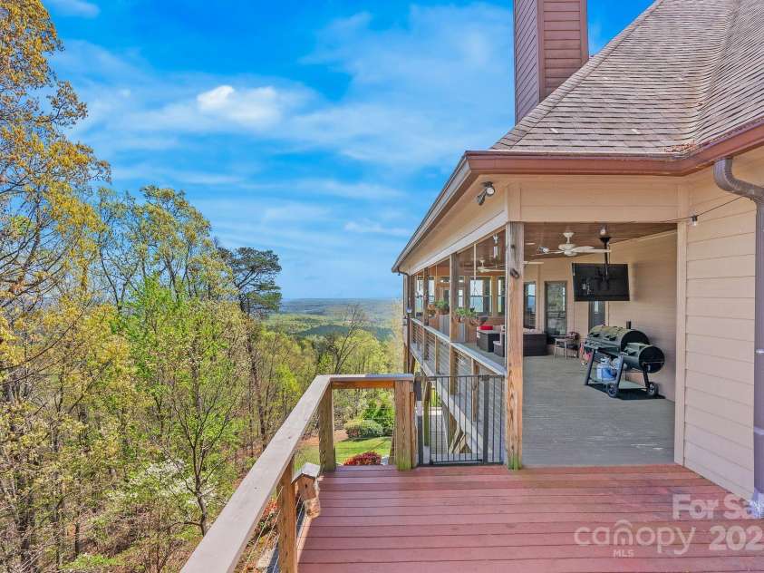 498 Pinnacle Parkway, Union Mills, NC 28167.  MLS# CAR4245645, YatesRealty ID 16732. 