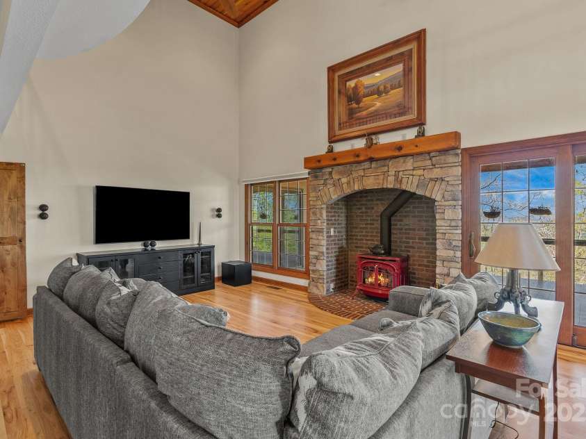 498 Pinnacle Parkway, Union Mills, NC 28167.  MLS# CAR4245645, YatesRealty ID 16732. Gas stove