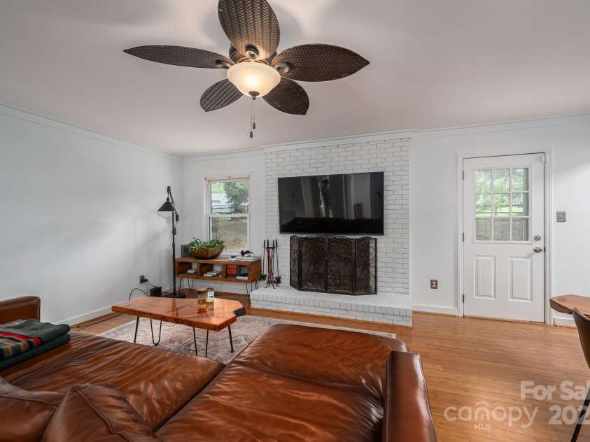 2418 Live Oak Court, Gastonia, NC 28056.  MLS# CAR4263459, YatesRealty ID 16733. 