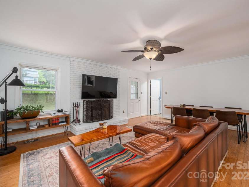 2418 Live Oak Court, Gastonia, NC 28056.  MLS# CAR4263459, YatesRealty ID 16733. 