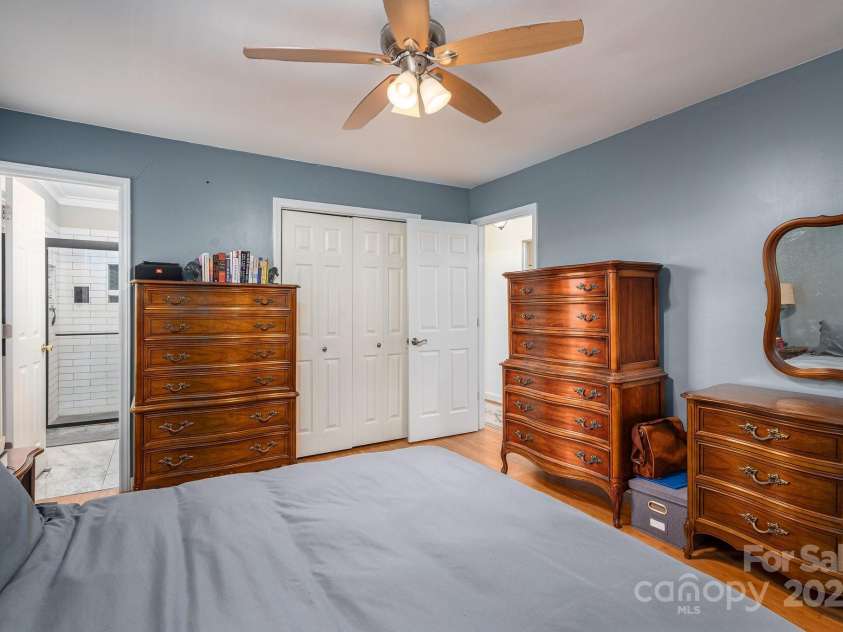 2418 Live Oak Court, Gastonia, NC 28056.  MLS# CAR4263459, YatesRealty ID 16733. 