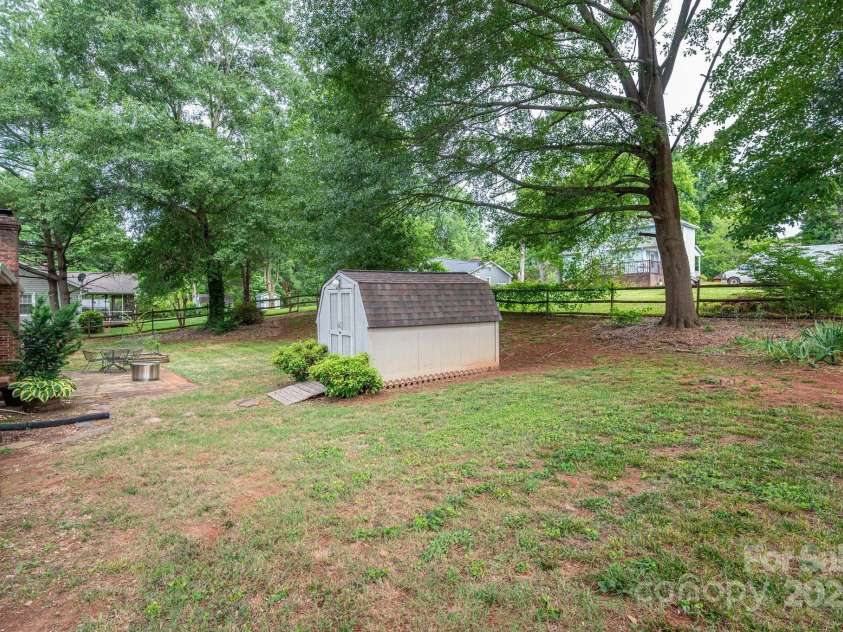 2418 Live Oak Court, Gastonia, NC 28056.  MLS# CAR4263459, YatesRealty ID 16733. 