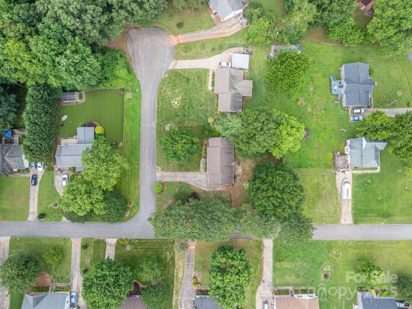 2418 Live Oak Court, Gastonia, NC 28056.  MLS# CAR4263459, YatesRealty ID 16733. 