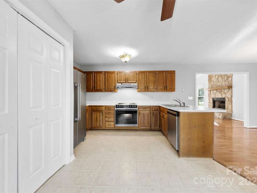 2124 Marquesas Avenue, Tega Cay, SC 29708.  MLS# CAR4241367, YatesRealty ID 16735. 