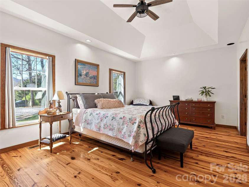 6 Jackson Cove Road, Leicester, NC 28748.  MLS# CAR4366780, YatesRealty ID 16735. Primary ensuite