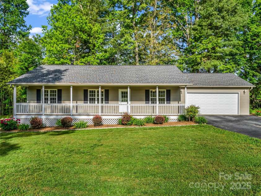 77 Simmons Drive, East Flat Rock, NC 28726.  MLS# CAR4259028, YatesRealty ID 16737. 