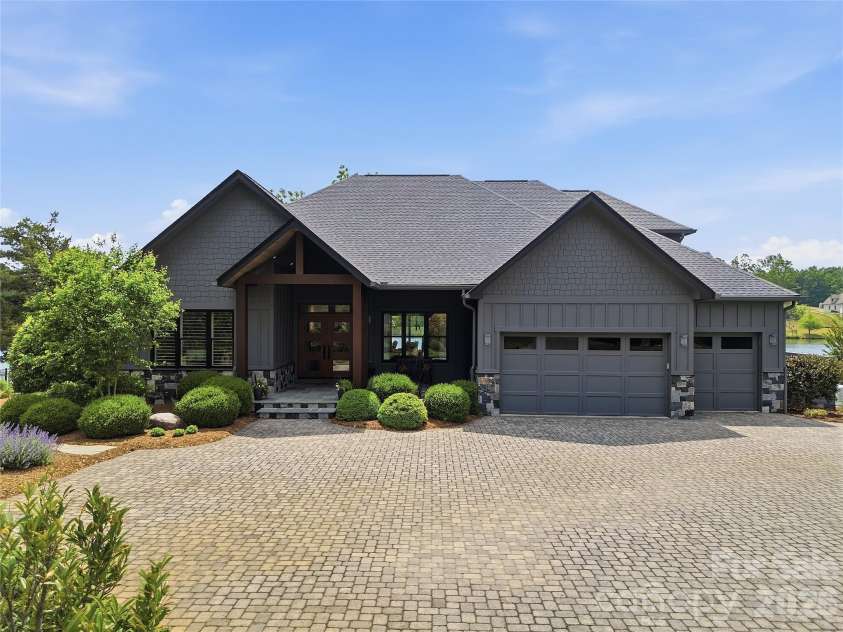 984 Mapleton Lane, Columbus, NC 28722.  MLS# CAR4374684, YatesRealty ID 16737. 