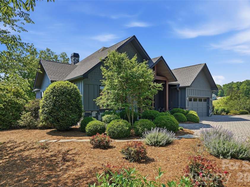 984 Mapleton Lane, Columbus, NC 28722.  MLS# CAR4374684, YatesRealty ID 16737. 