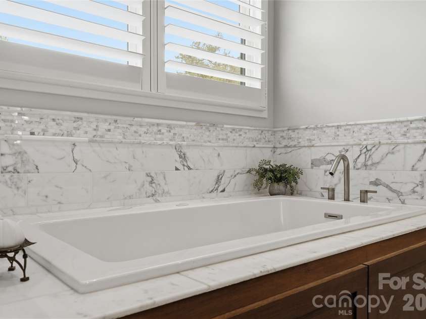 984 Mapleton Lane, Columbus, NC 28722.  MLS# CAR4374684, YatesRealty ID 16737. 