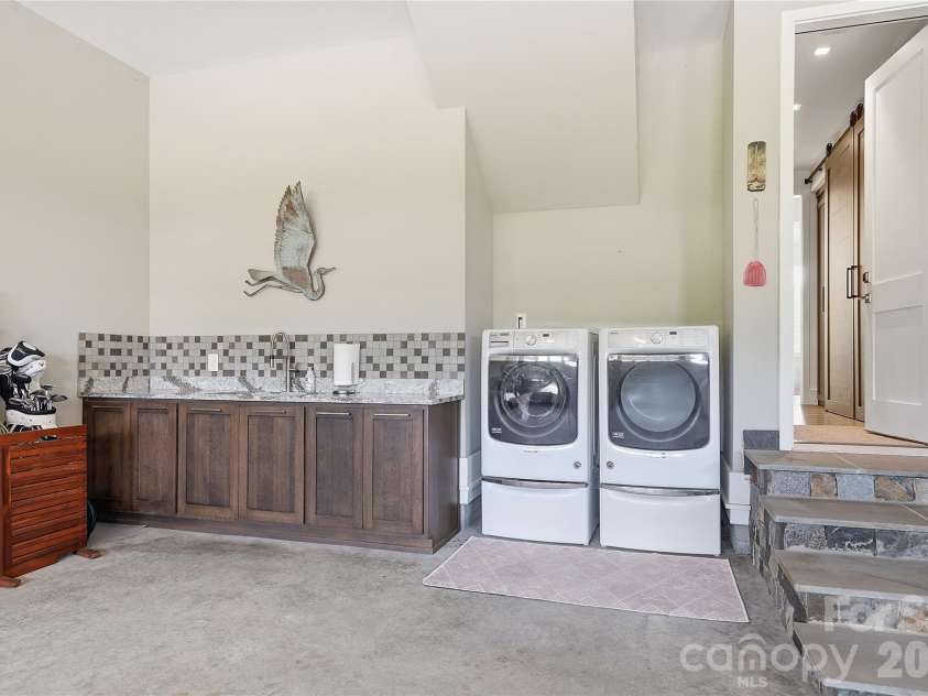 984 Mapleton Lane, Columbus, NC 28722.  MLS# CAR4374684, YatesRealty ID 16737. 
